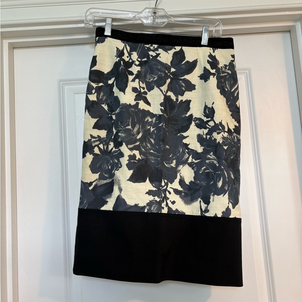 Alessandro Dell'Acqua Cream and Black Floral-Print Skirt